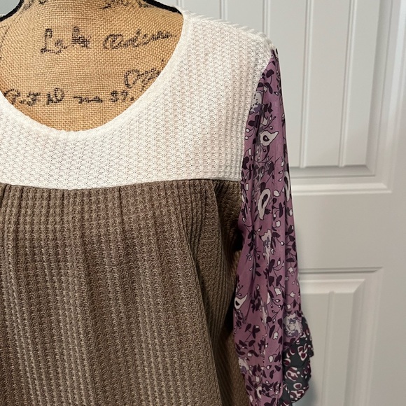Waffle Knit Color Block Top with Sheer Floral Sleeves - Picture 6 of 9